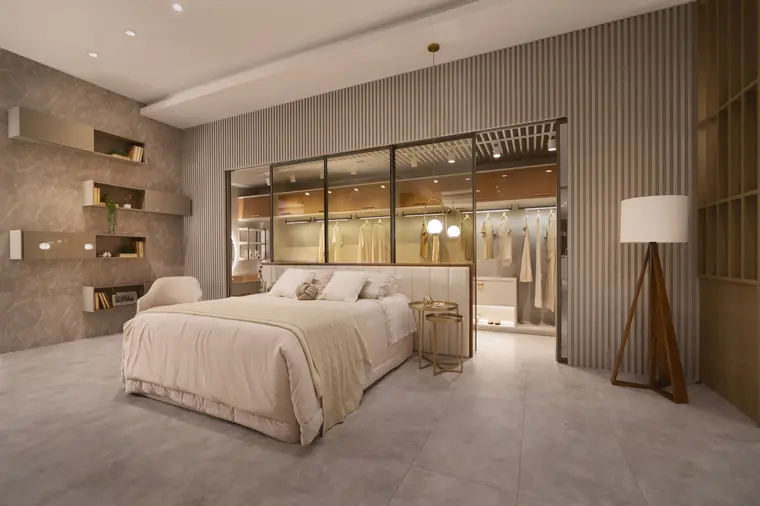 Dormitório de casal planejado com closet integrado envidraçado